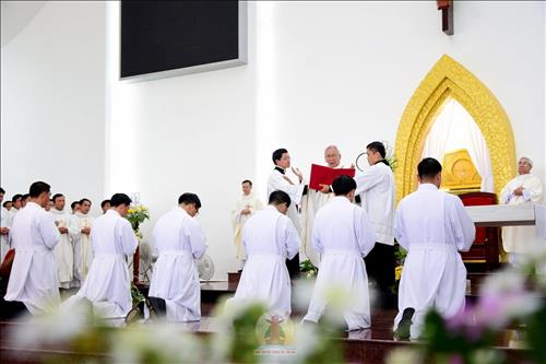 Giáo phận Bà Rịa: Thánh lễ tôn sùng Thánh Tâm Chúa Giêsu và truyền chức phó tế 